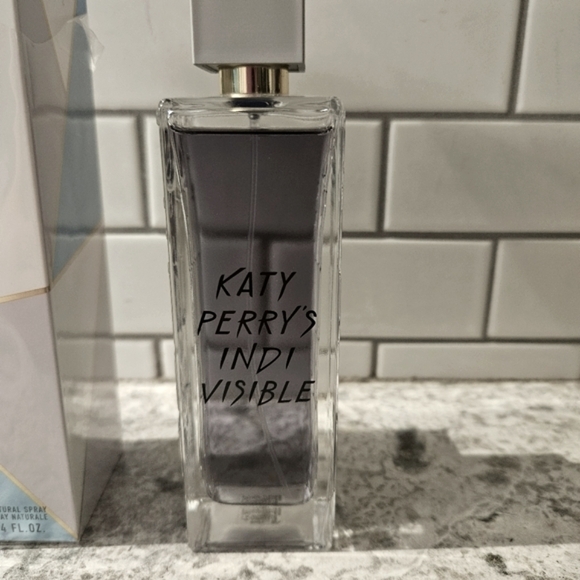 Katy Perry's Indi Visible 100 3.4 - Picture 5 of 8